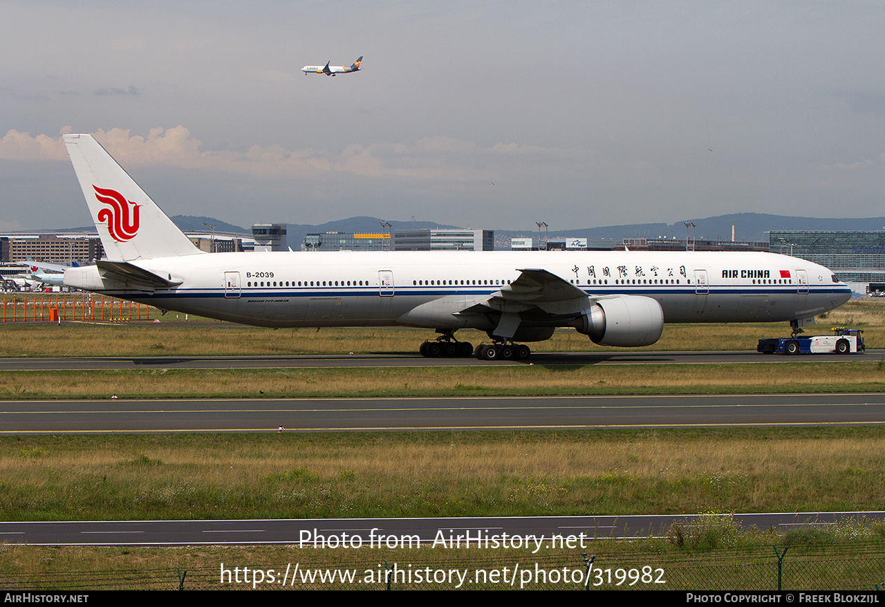 Aircraft Photo of B-2039 | Boeing 777-39L/ER | Air China | AirHistory.net #319982