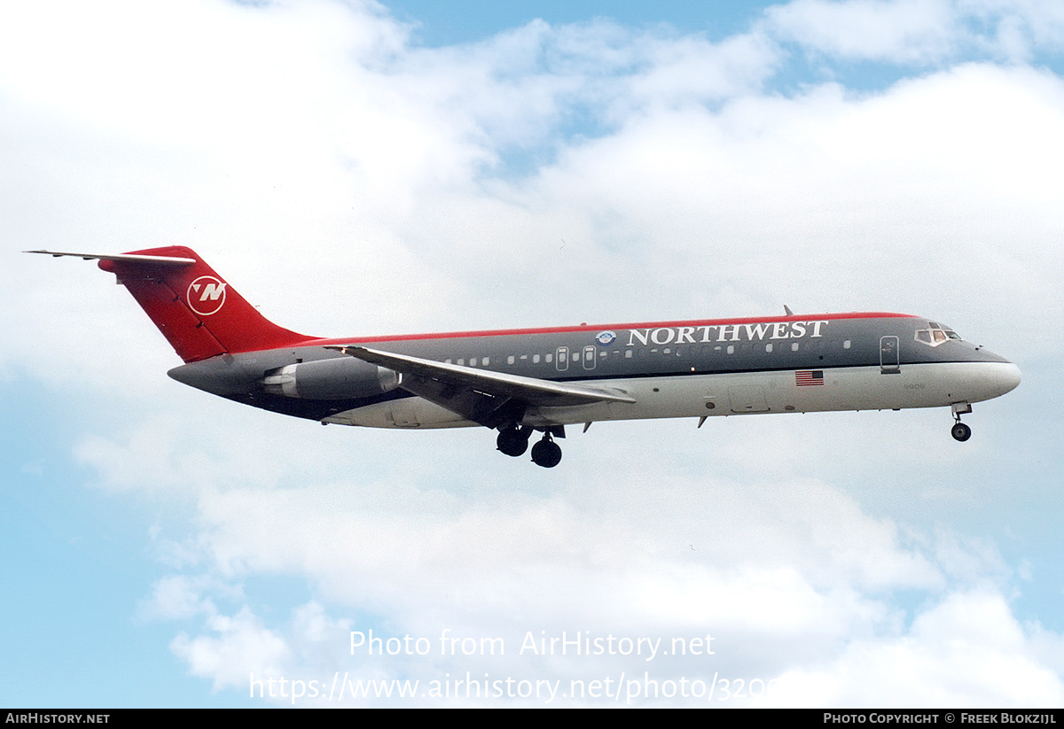 Aircraft Photo of N959N | McDonnell Douglas DC-9-31 | Northwest Airlines | AirHistory.net #320097