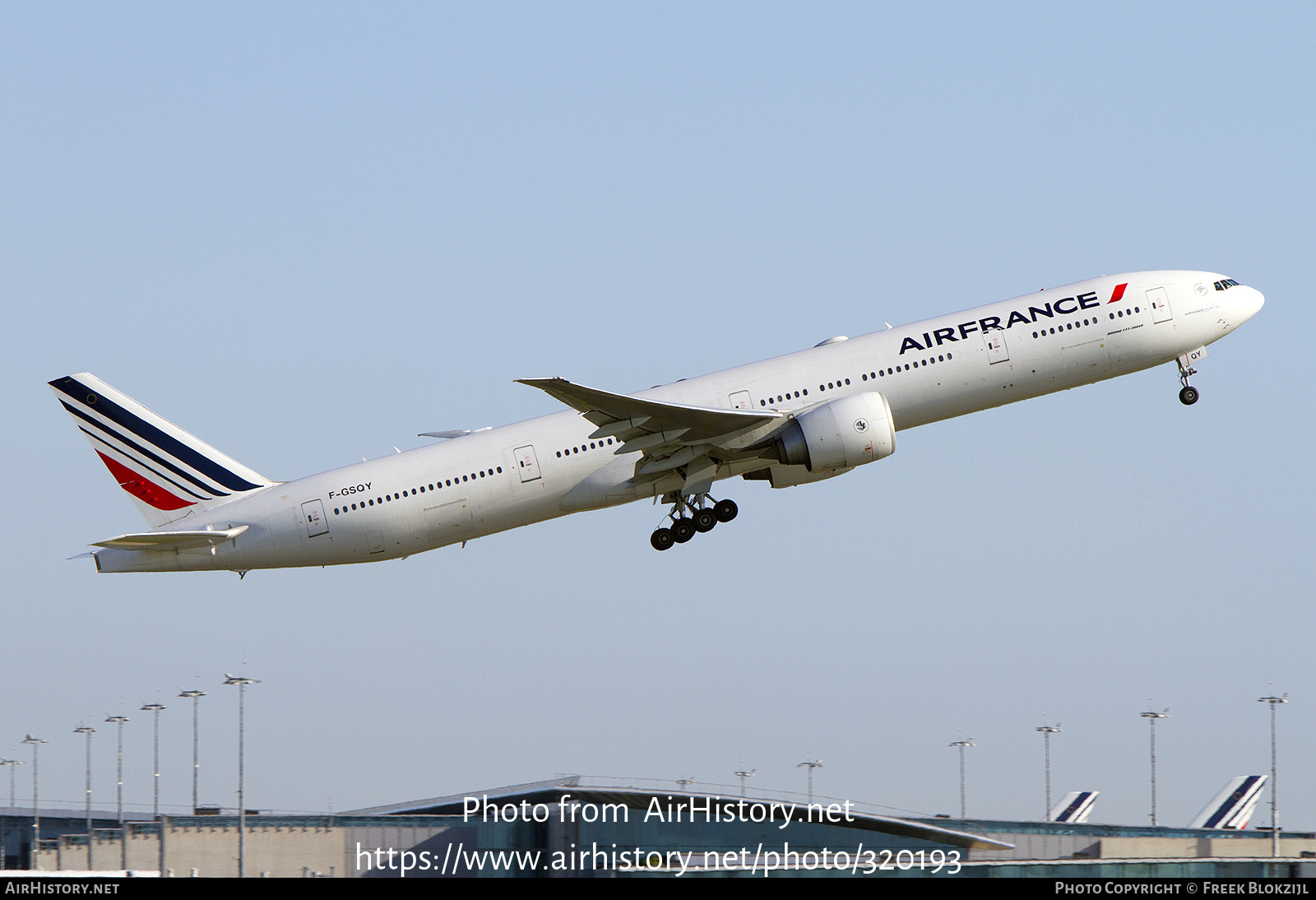 Aircraft Photo of F-GSQY | Boeing 777-328/ER | Air France | AirHistory.net #320193