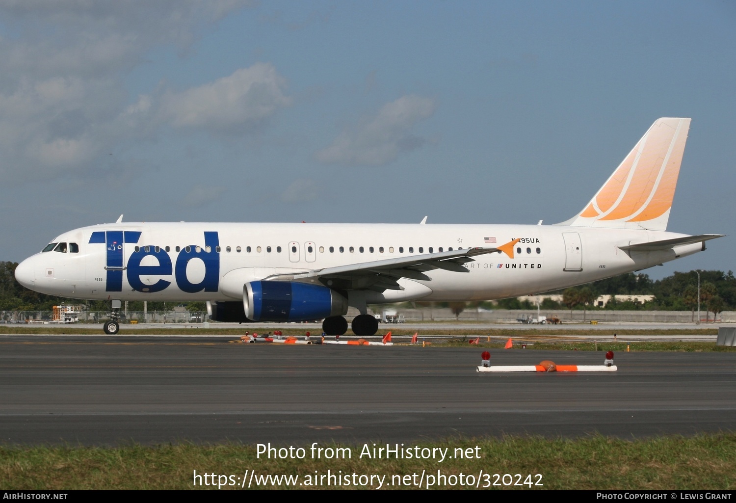 Aircraft Photo of N495UA | Airbus A320-232 | Ted | AirHistory.net #320242