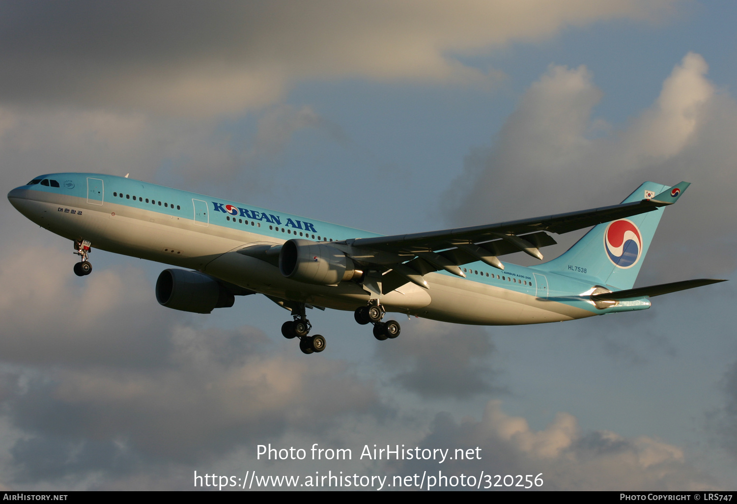 Aircraft Photo of HL7538 | Airbus A330-223 | Korean Air | AirHistory.net #320256