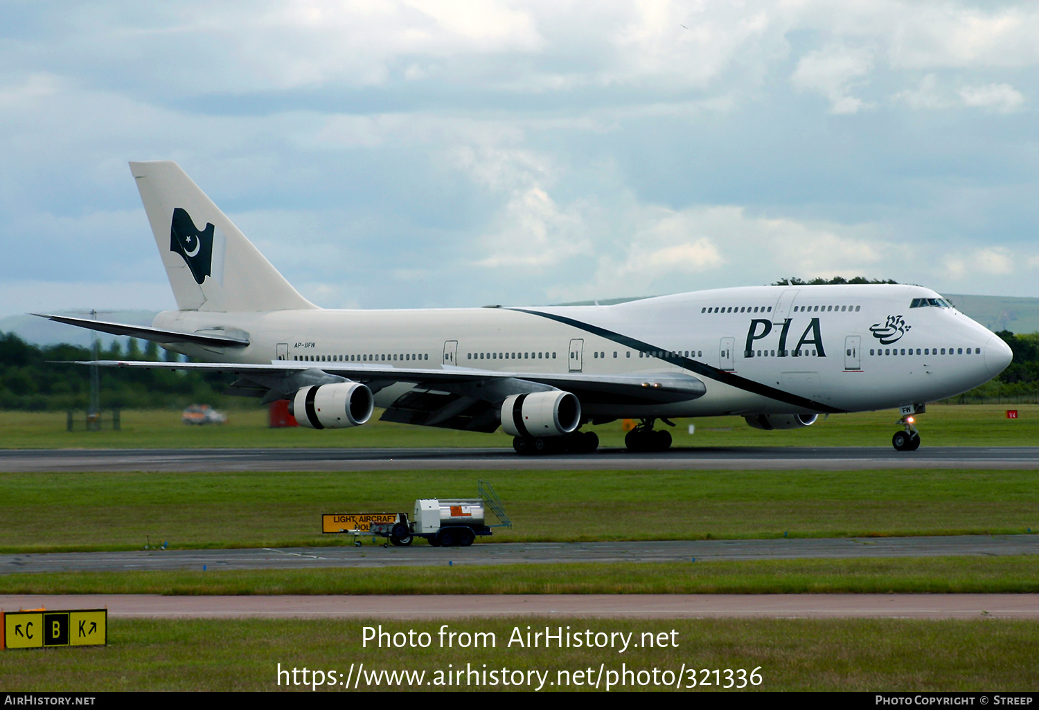 Aircraft Photo of AP-BFW | Boeing 747-367 | Pakistan International Airlines - PIA | AirHistory.net #321336