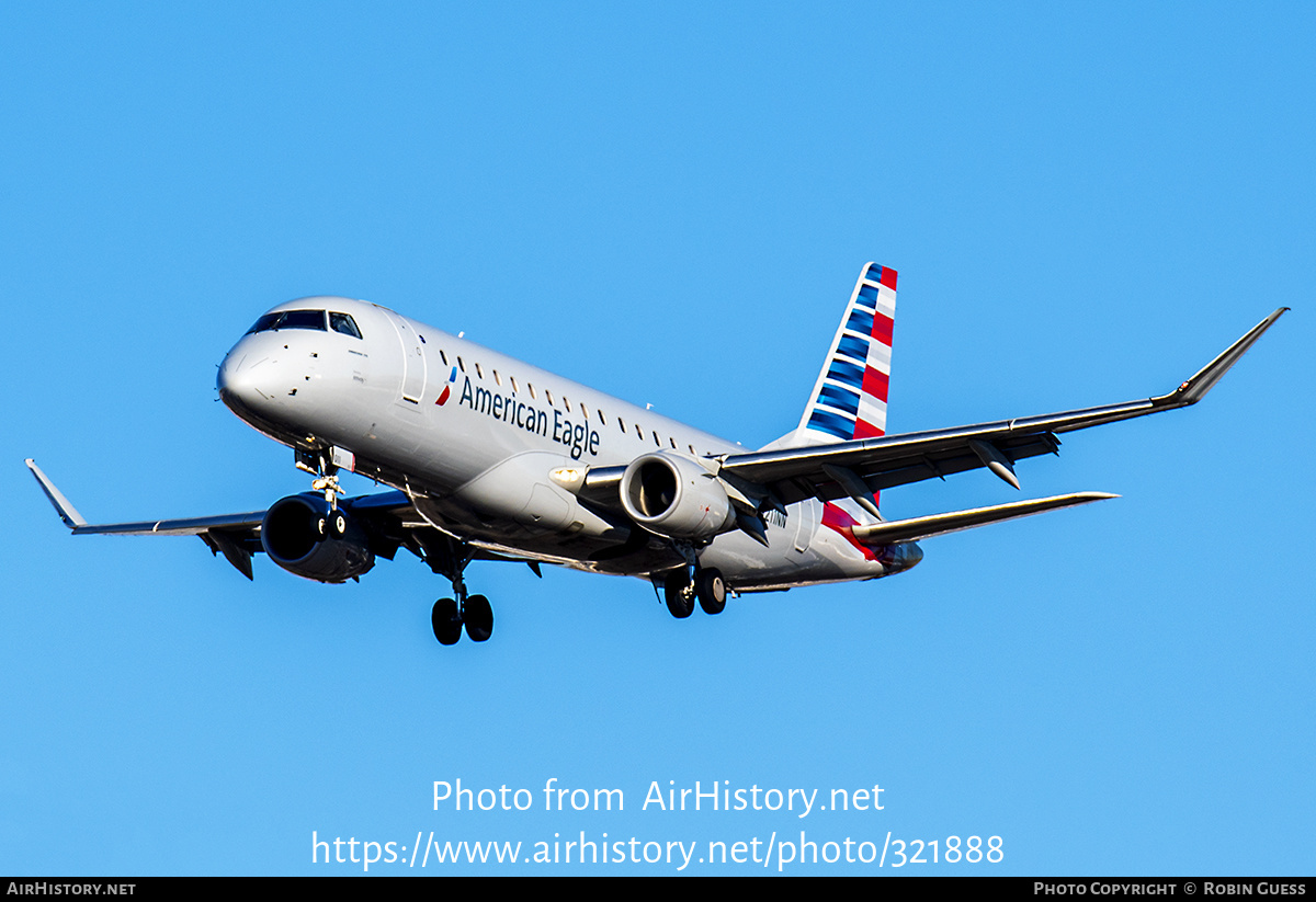 Aircraft Photo of N211NN | Embraer 175LR (ERJ-170-200LR) | American Eagle | AirHistory.net #321888