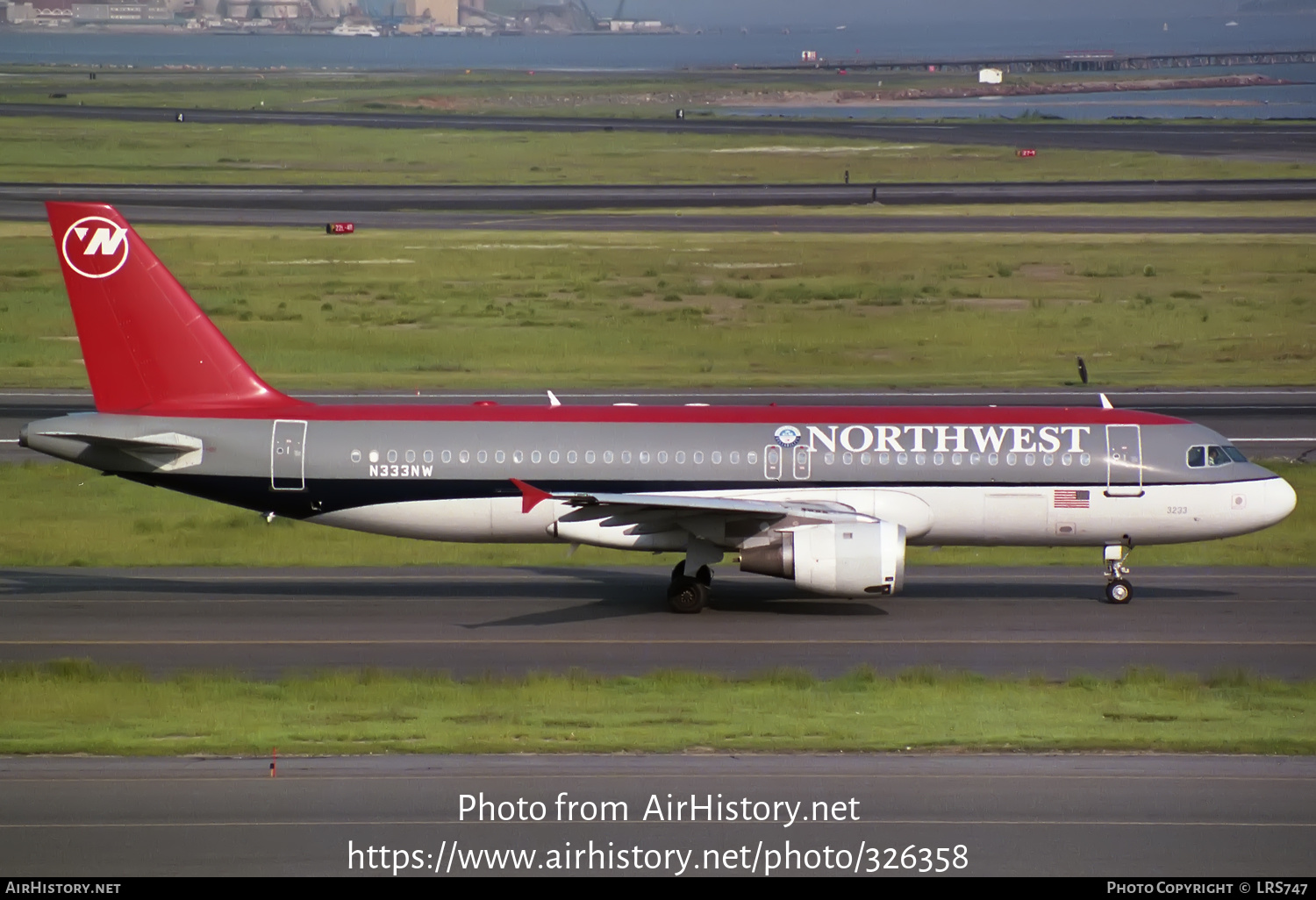 Aircraft Photo of N333NW | Airbus A320-211 | Northwest Airlines | AirHistory.net #326358