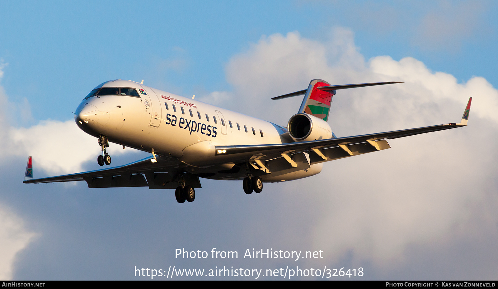 Aircraft Photo of ZS-NMC | Bombardier CRJ-200ER (CL-600-2B19) | South  African Express Airways - SA Express  #326418