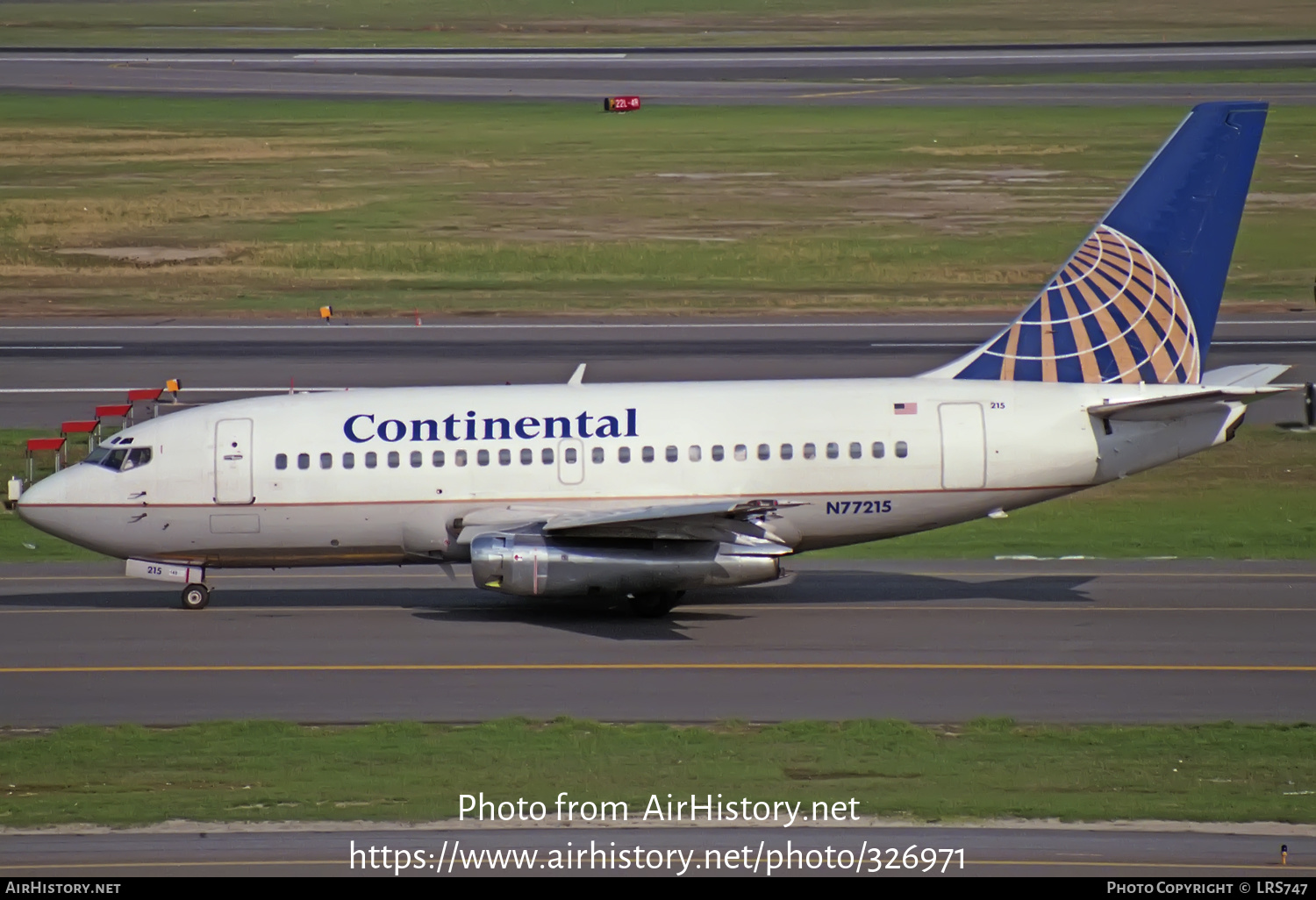 Aircraft Photo of N77215 | Boeing 737-130 | Continental Airlines | AirHistory.net #326971