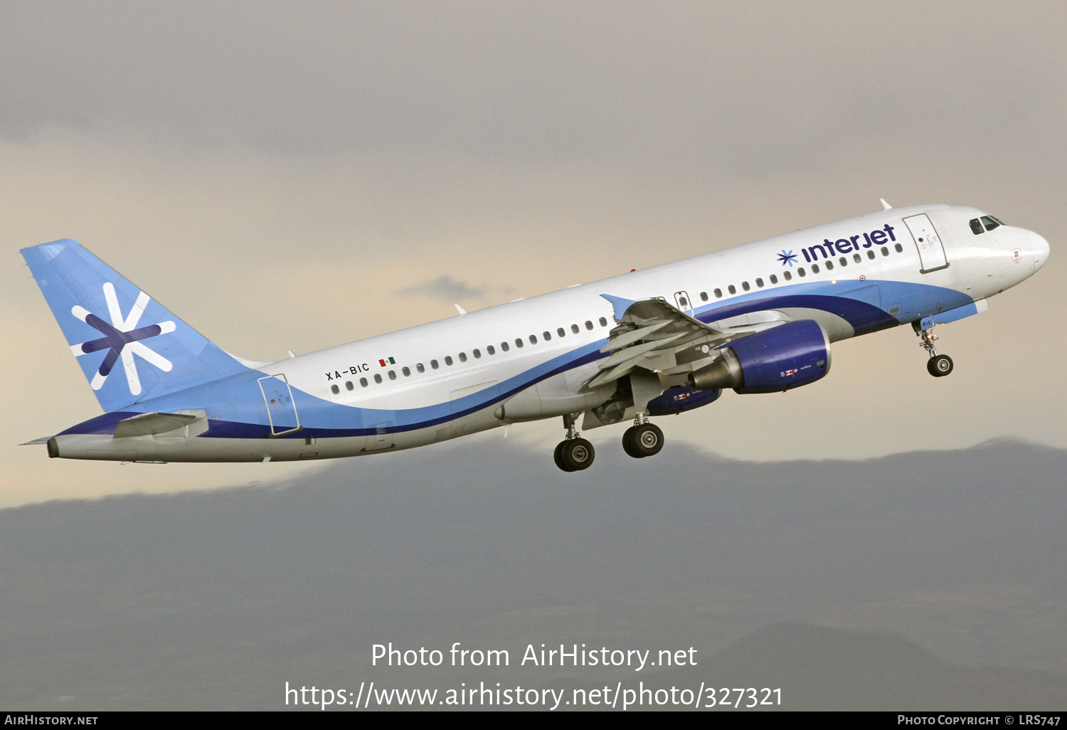 Aircraft Photo of XA-BIC | Airbus A320-214 | Interjet | AirHistory.net #327321