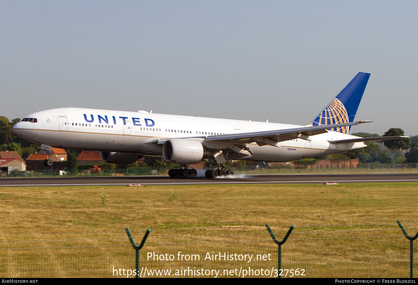 Aircraft Photo of N206UA | Boeing 777-222/ER | United Airlines | AirHistory.net #327562