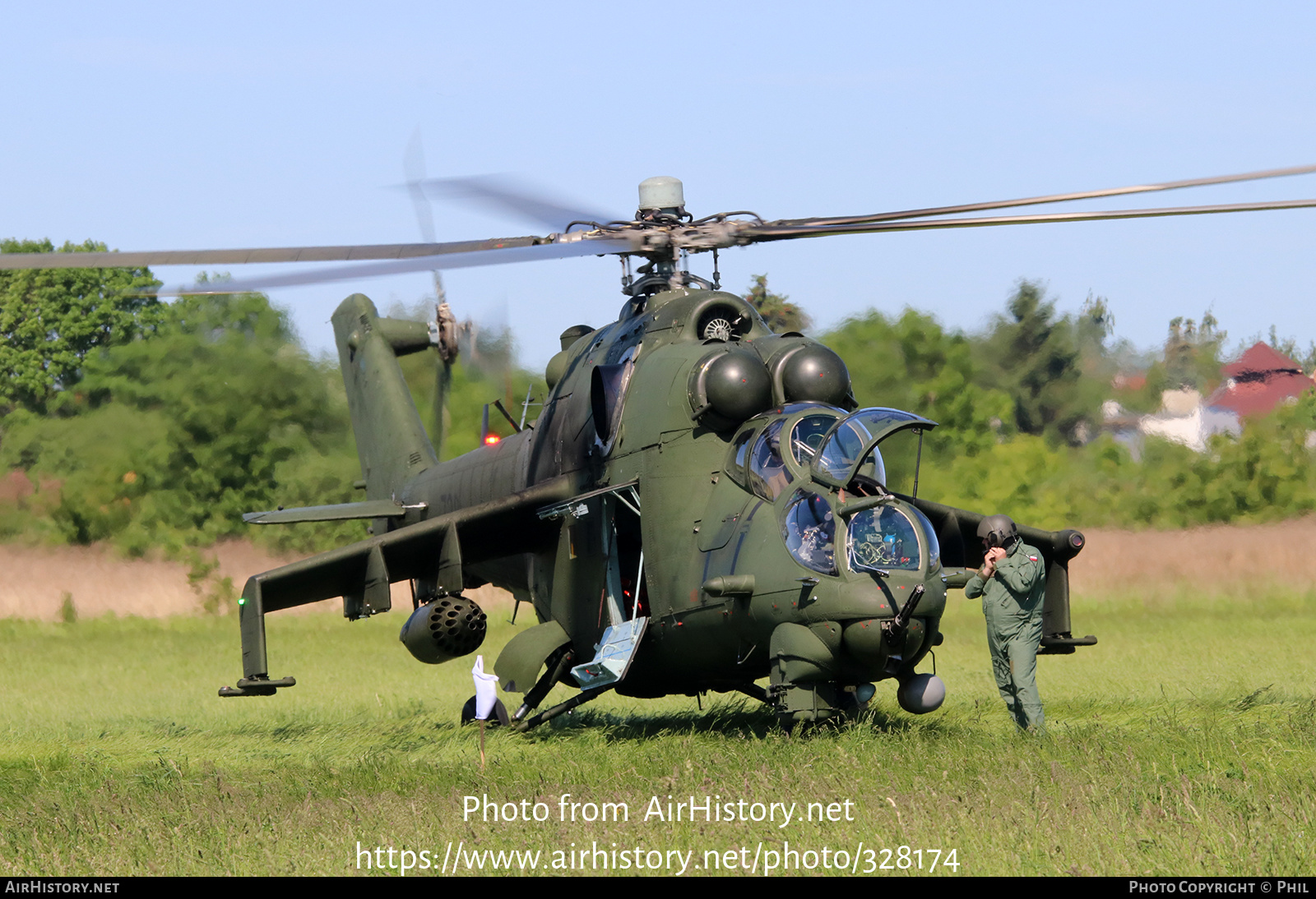 Aircraft Photo of 728 | Mil Mi-24W | Poland - Army | AirHistory.net #328174