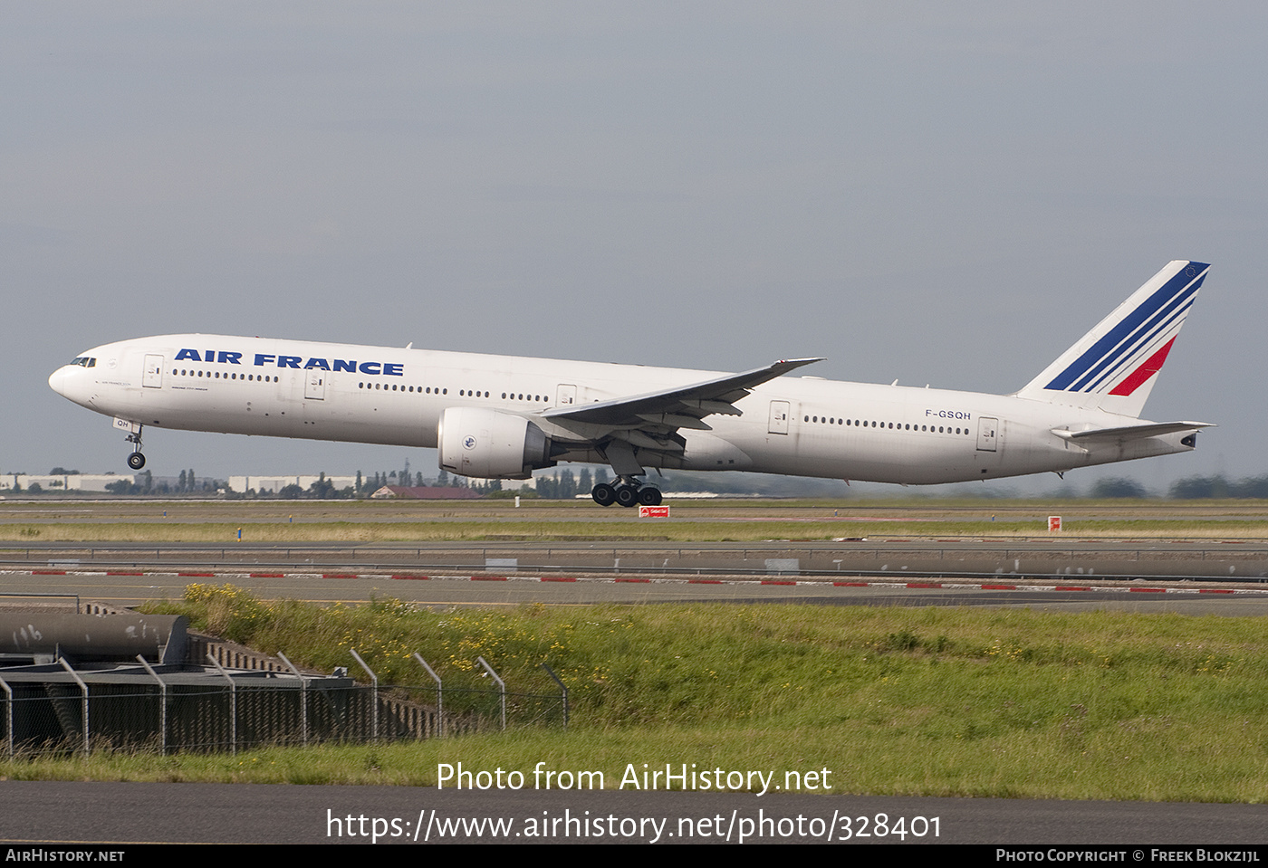 Aircraft Photo of F-GSQH | Boeing 777-328/ER | Air France | AirHistory.net #328401