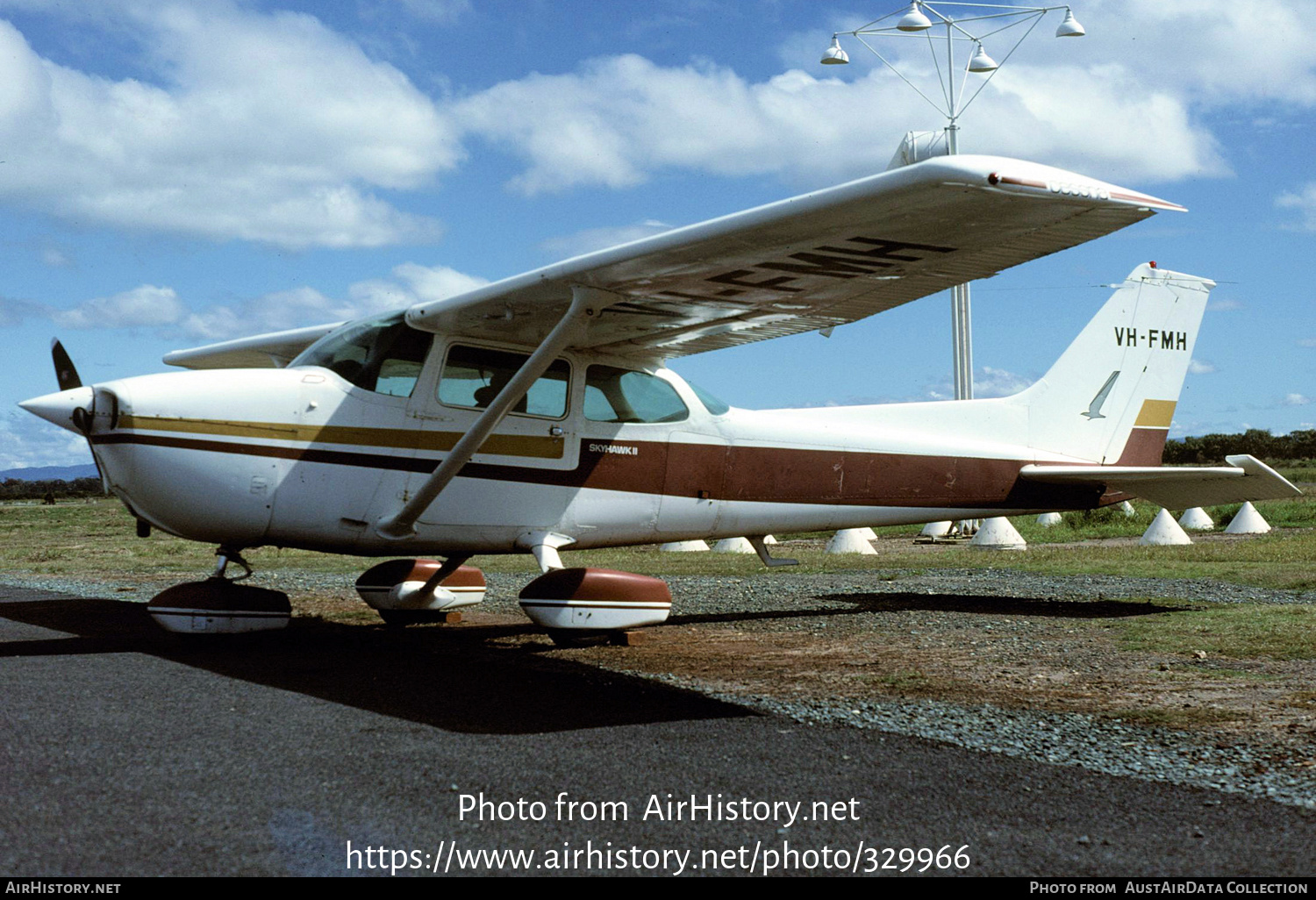 Aircraft Photo of VH-FMH | Cessna 172N Skyhawk | AirHistory.net #329966