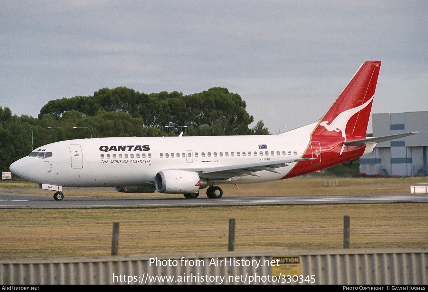 Aircraft Photo of VH-TAK | Boeing 737-376 | Qantas | AirHistory.net #330345