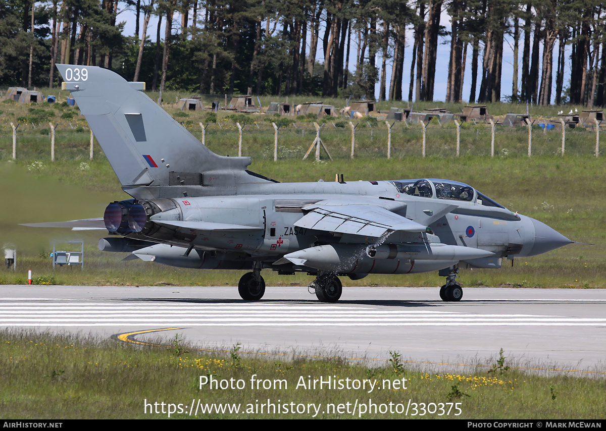 Aircraft Photo of ZA547 | Panavia Tornado GR4 | UK - Air Force | AirHistory.net #330375