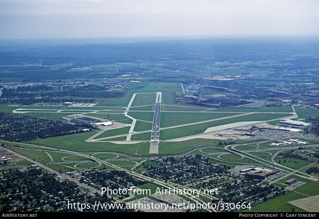 Airport photo of Louisville - Standiford Field International (KSDF / SDF) in Kentucky, United States | AirHistory.net #330664