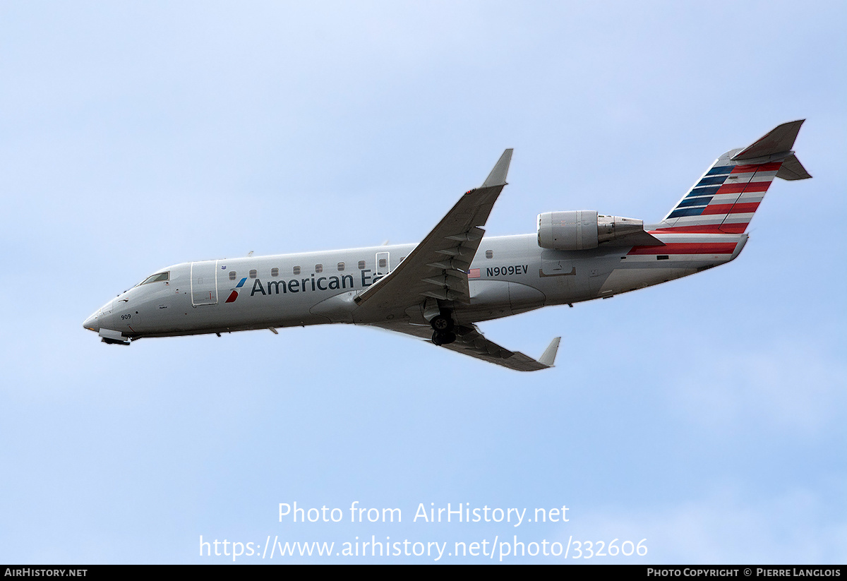 Aircraft Photo of N909EV | Bombardier CRJ-200ER (CL-600-2B19) | American Eagle | AirHistory.net #332606