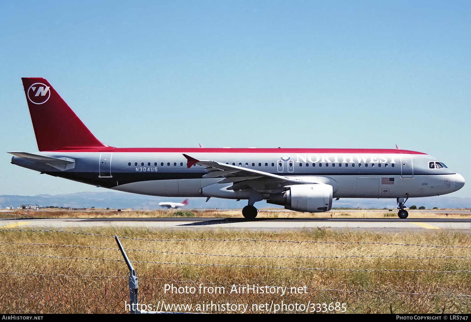 Aircraft Photo of N304US | Airbus A320-211 | Northwest Airlines | AirHistory.net #333685