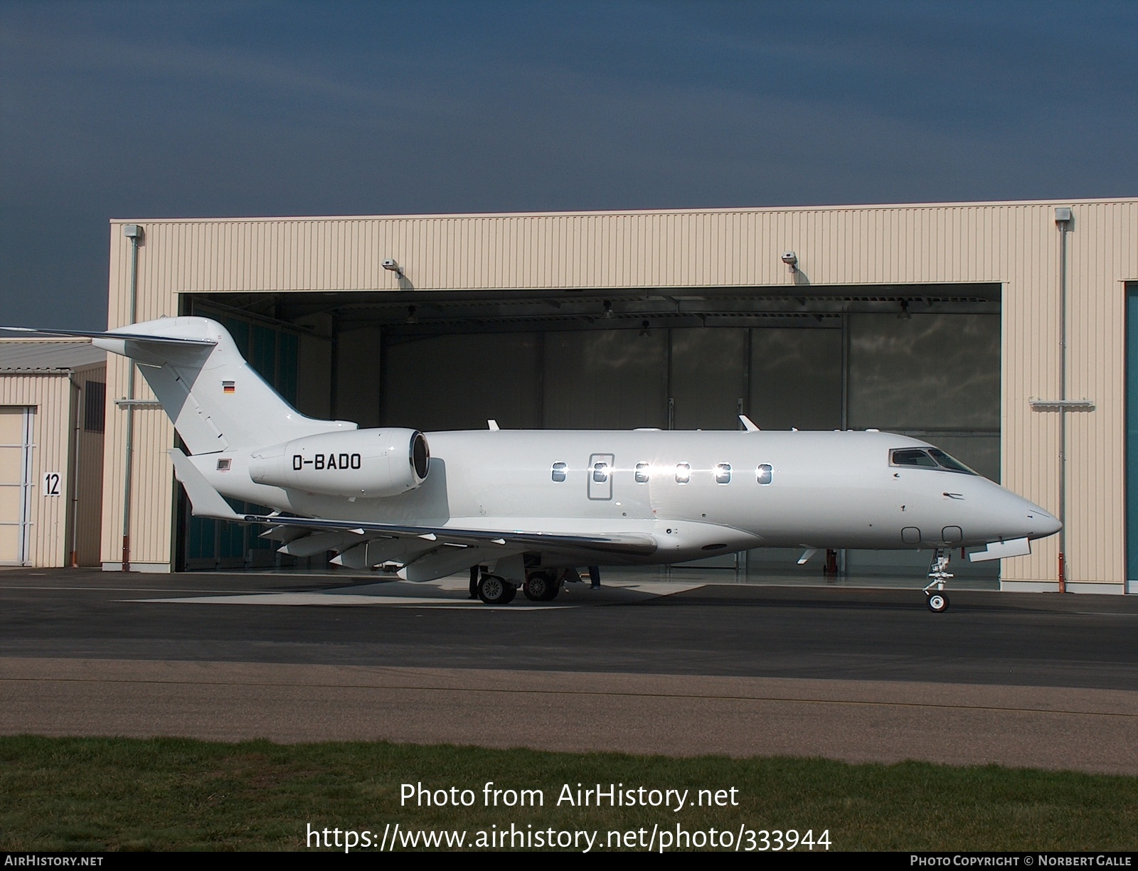 Aircraft Photo of D-BADO | Bombardier Challenger 300 (BD-100-1A10) | AirHistory.net #333944