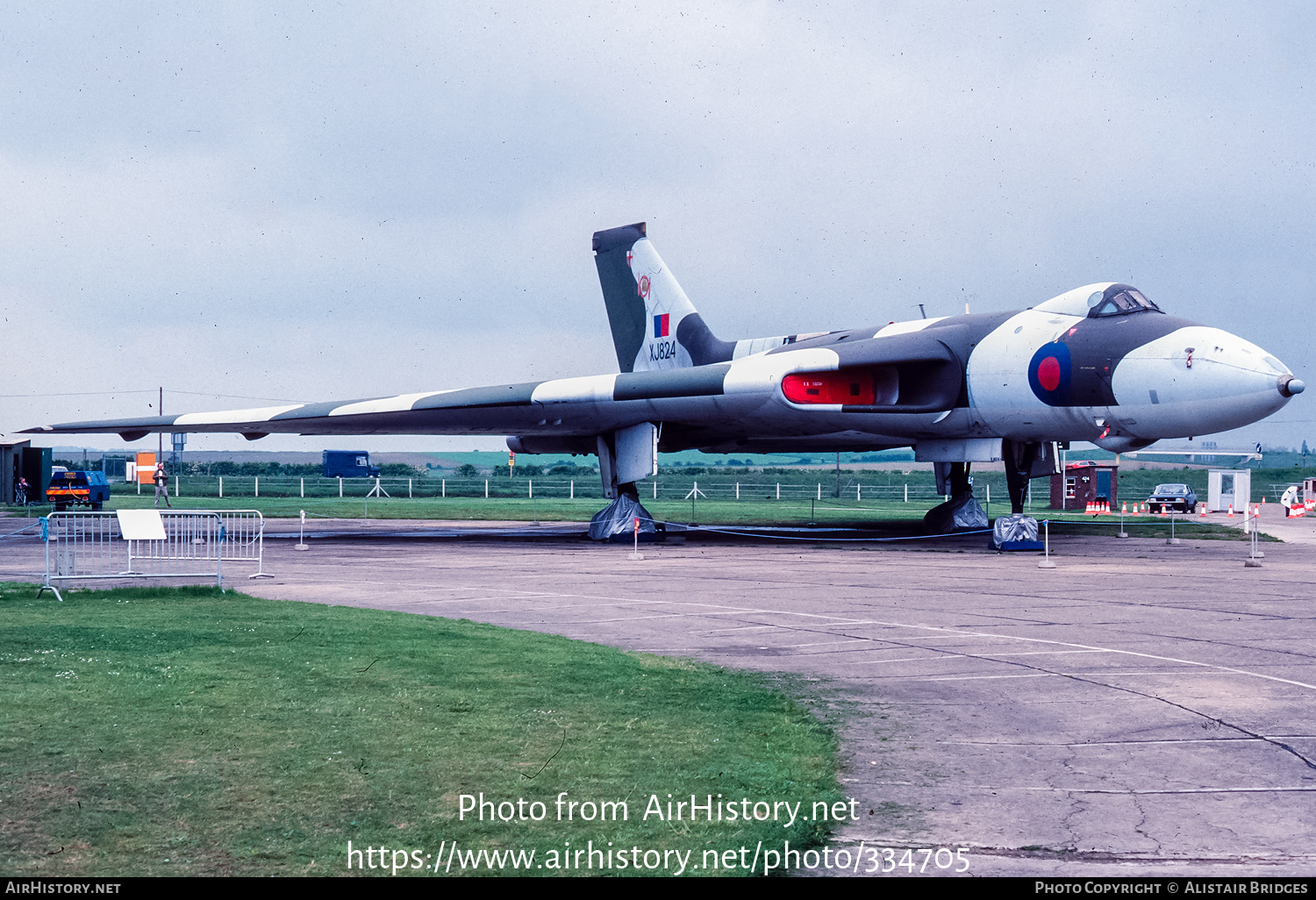 Aircraft Photo of XJ824 | Avro 698 Vulcan B.2A | UK - Air Force | AirHistory.net #334705