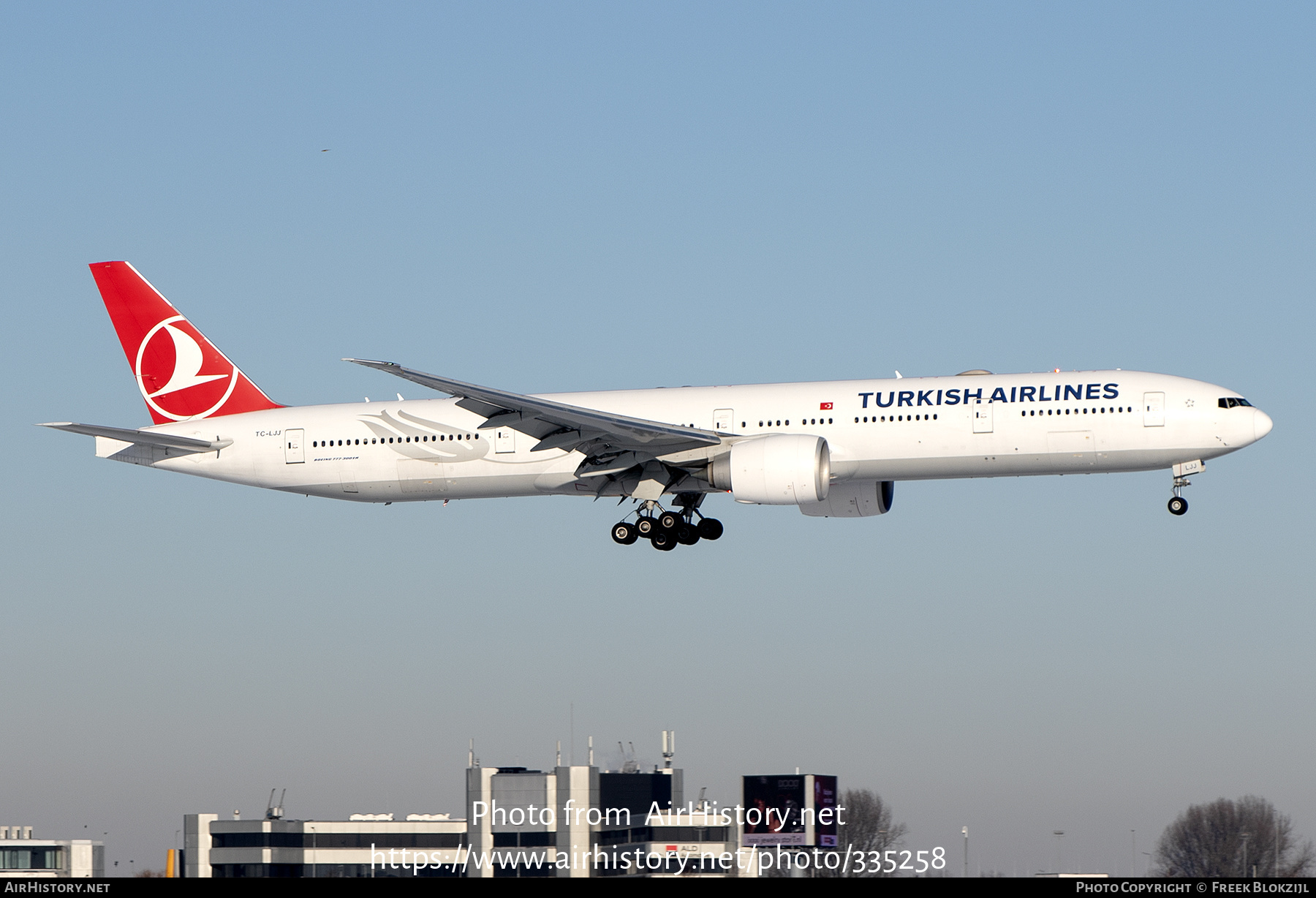 Aircraft Photo of TC-LJJ | Boeing 777-3F2/ER | Turkish Airlines | AirHistory.net #335258