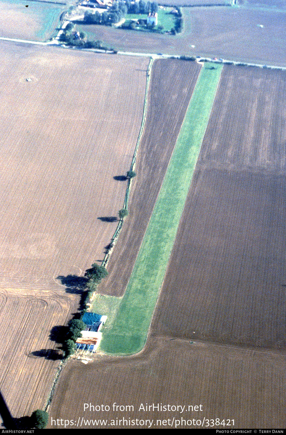 Airport photo of Laindon - Bensons Farm in England, United Kingdom | AirHistory.net #338421