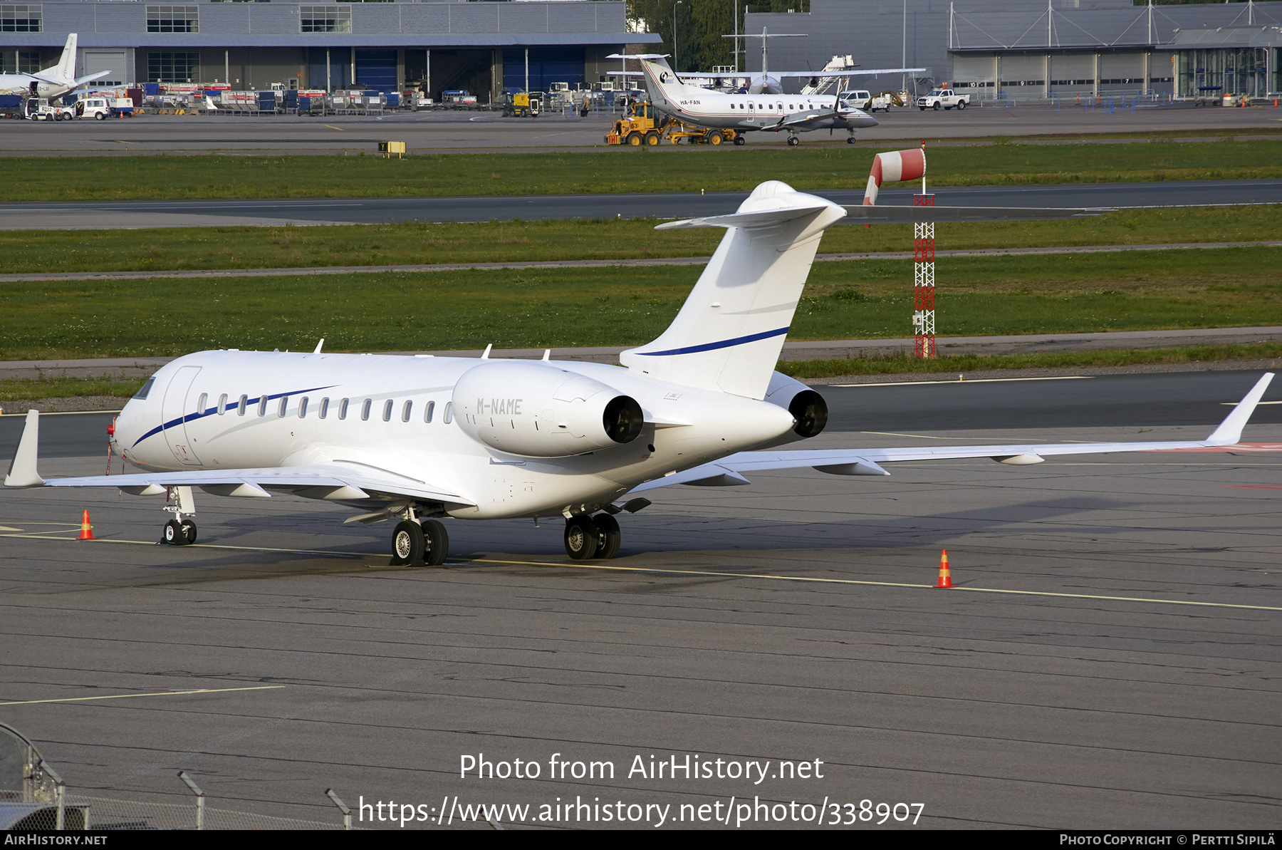 Aircraft Photo of M-NAME | Bombardier Global 6000 (BD-700-1A10) | AirHistory.net #338907