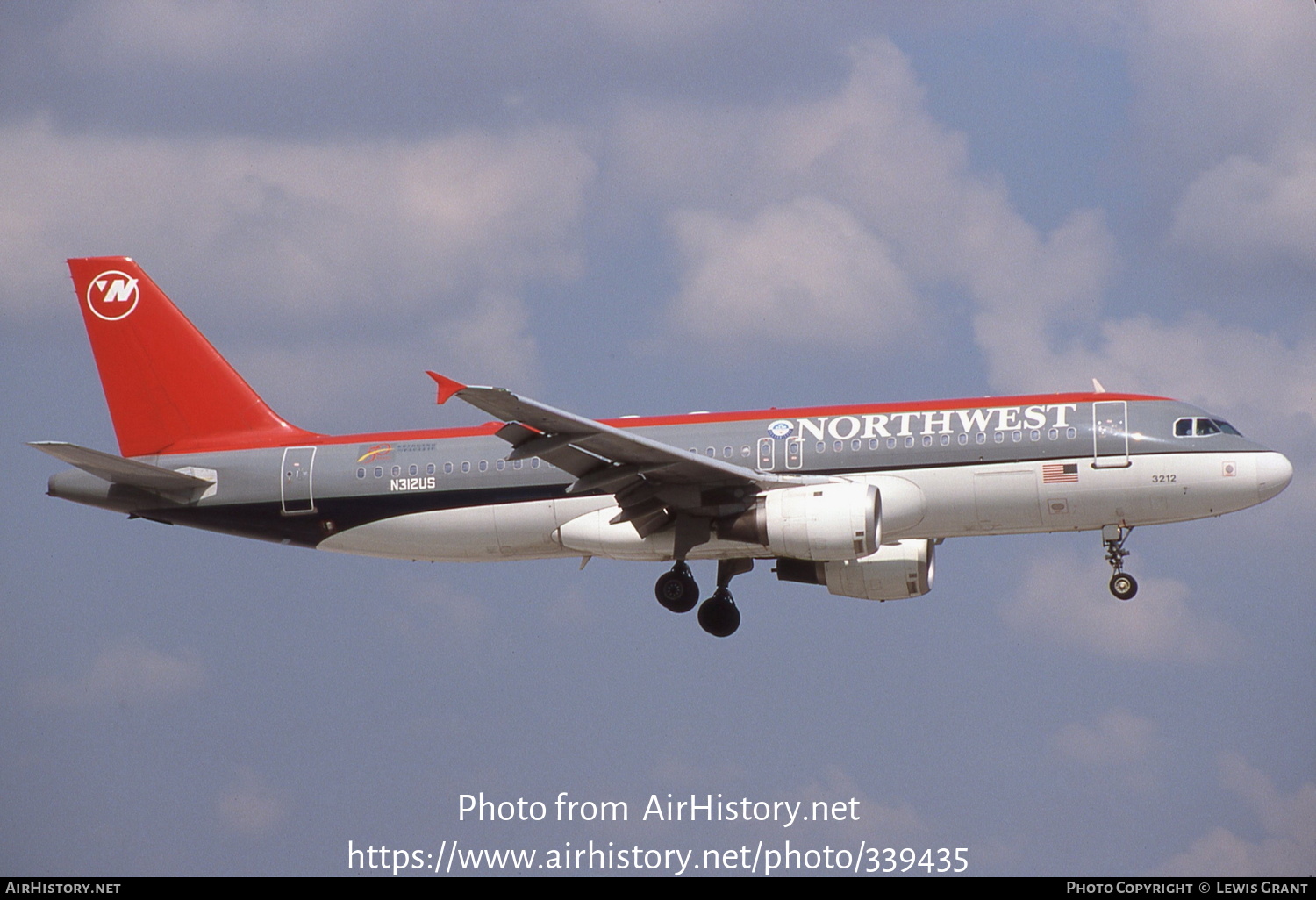 Aircraft Photo of N312US | Airbus A320-211 | Northwest Airlines | AirHistory.net #339435