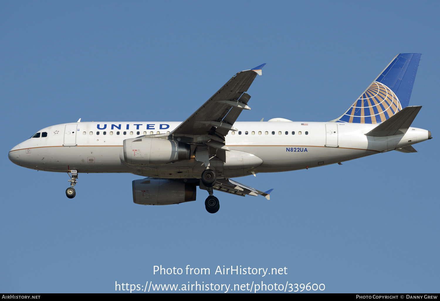 Aircraft Photo of N822UA | Airbus A319-131 | United Airlines | AirHistory.net #339600