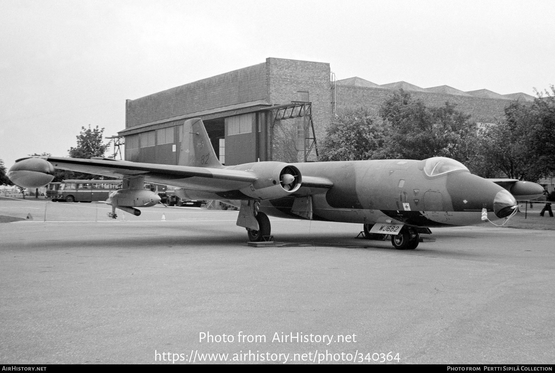 Aircraft Photo of WJ682 | English Electric Canberra TT18 | UK - Air Force | AirHistory.net #340364