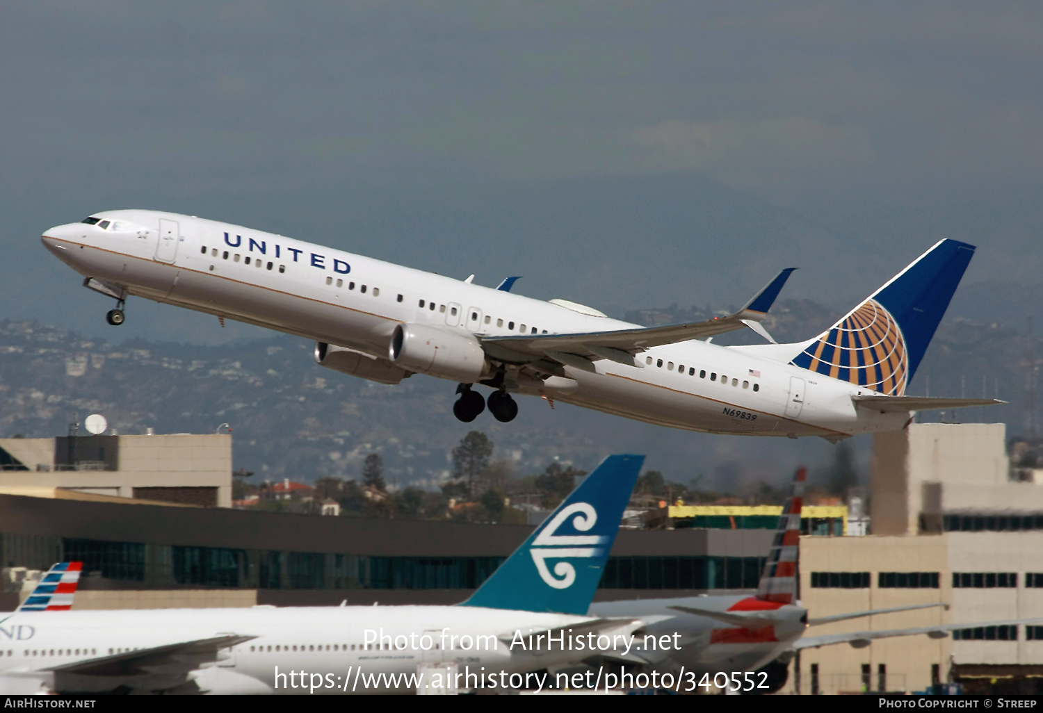 Aircraft Photo of N69839 | Boeing 737-924/ER | United Airlines | AirHistory.net #340552