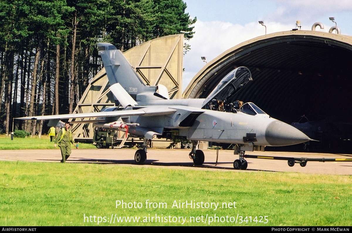 Aircraft Photo of ZE983 | Panavia Tornado F3 | UK - Air Force | AirHistory.net #341425