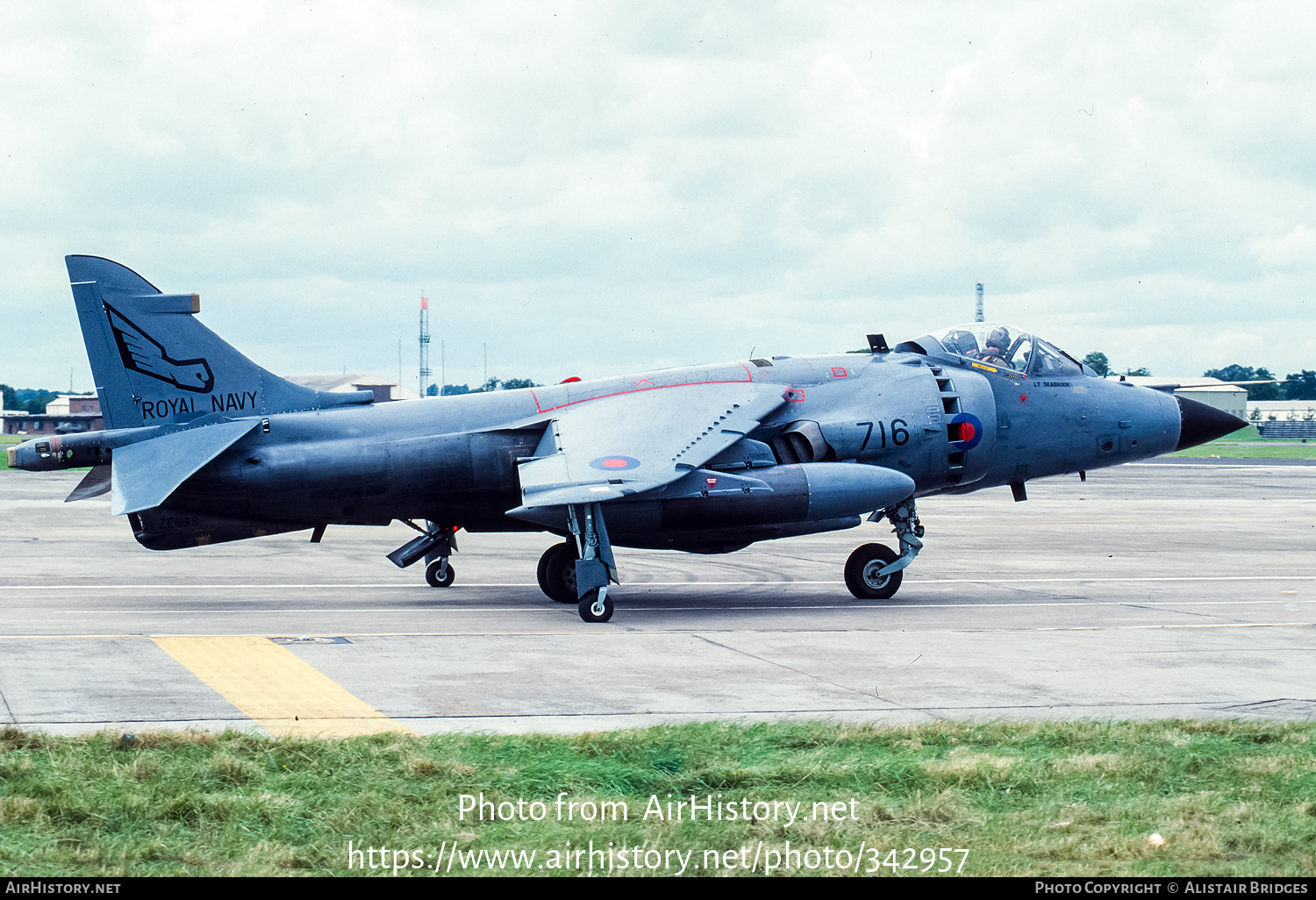 Aircraft Photo of ZE698 | British Aerospace Sea Harrier FRS1 | UK - Navy | AirHistory.net #342957