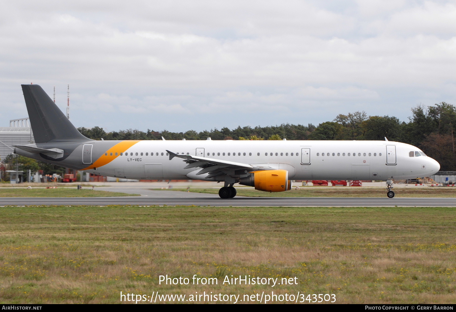 Aircraft Photo of LY-VEC | Airbus A321-211 | AirHistory.net #343503