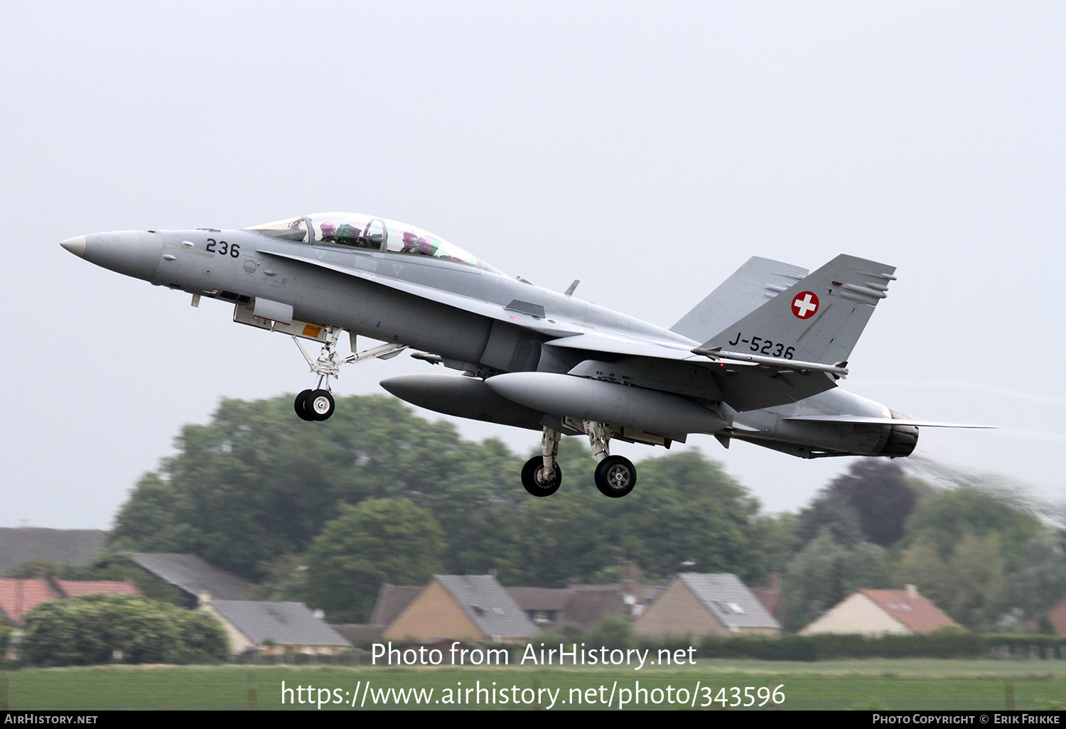 Aircraft Photo of J-5236 | McDonnell Douglas F/A-18D Hornet | Switzerland - Air Force | AirHistory.net #343596