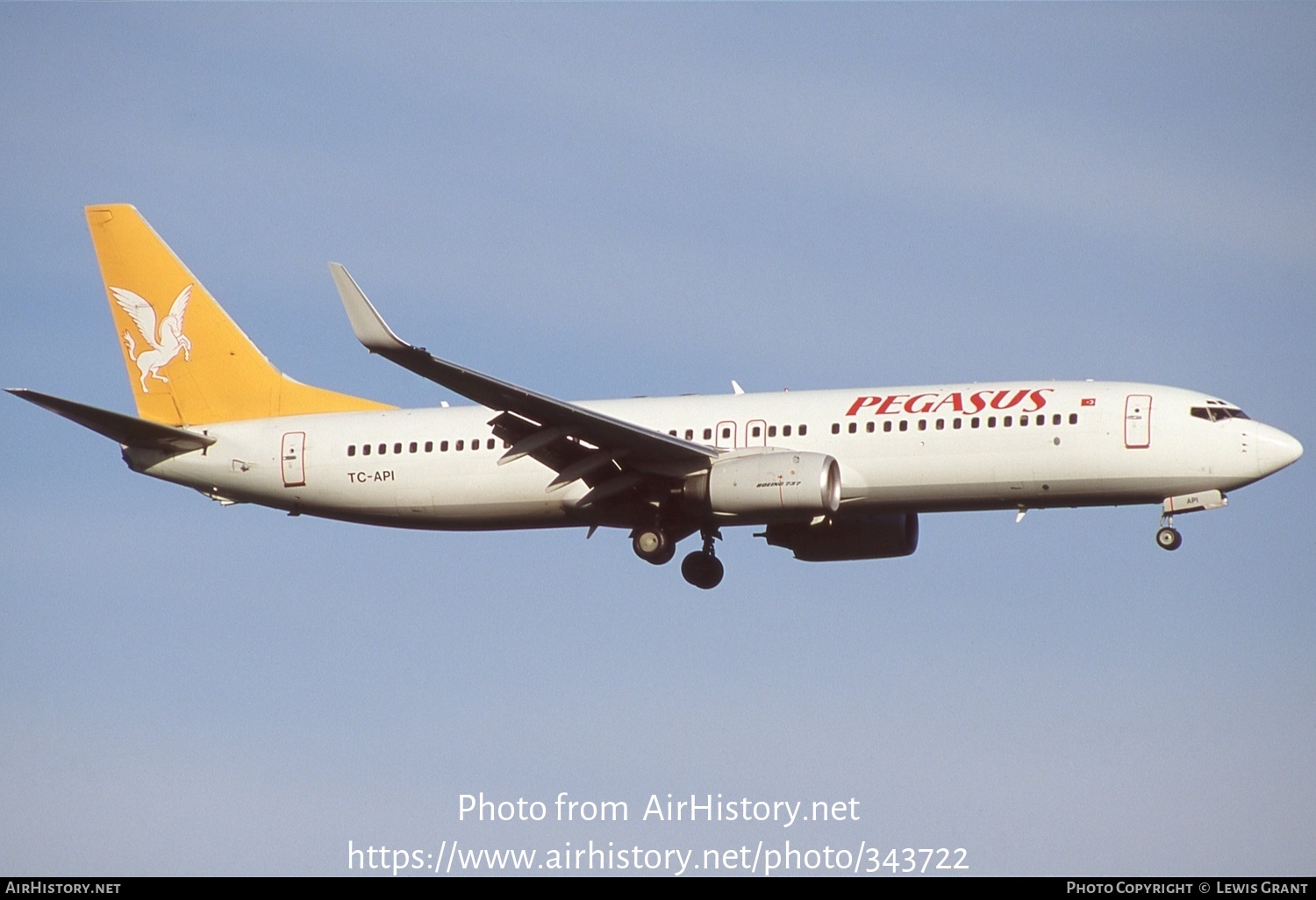 Aircraft Photo of TC-API | Boeing 737-86N | Pegasus Airlines | AirHistory.net #343722