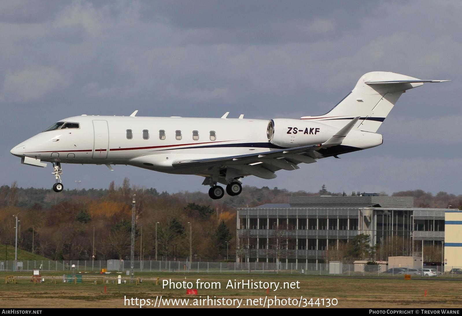 Aircraft Photo of ZS-AKF | Bombardier Challenger 350 (BD-100-1A10) | AirHistory.net #344130