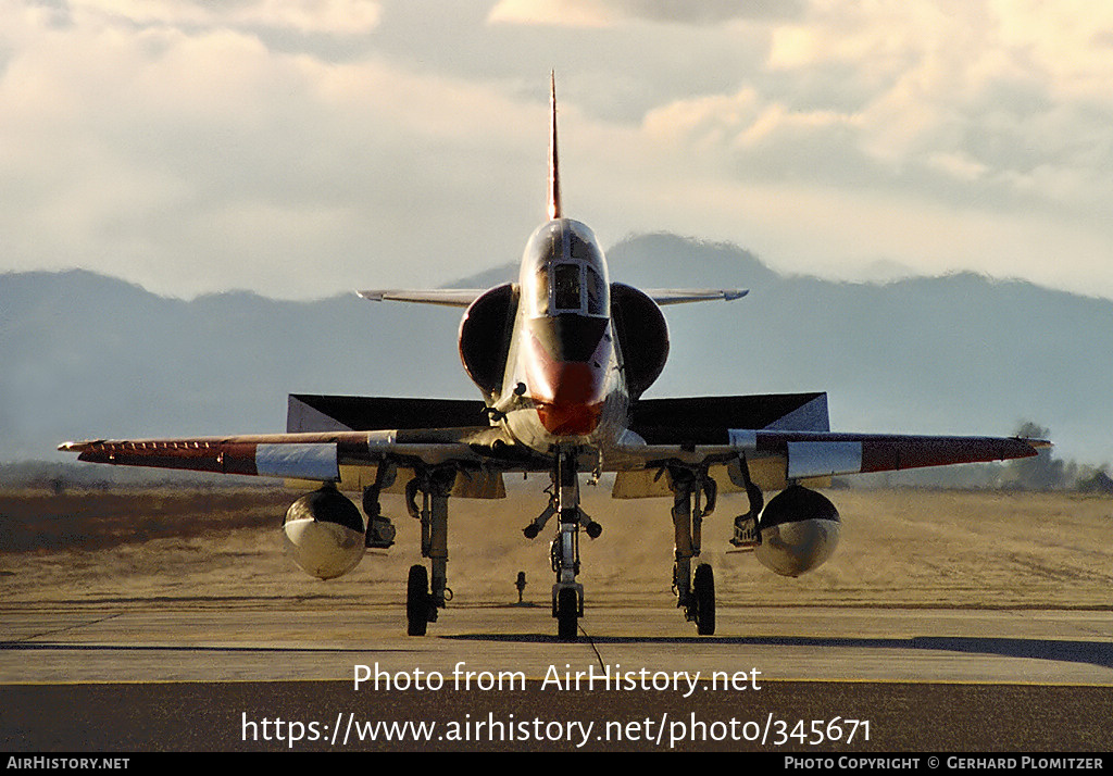 Aircraft Photo of 156932 | McDonnell Douglas TA-4J Skyhawk | USA - Navy | AirHistory.net #345671