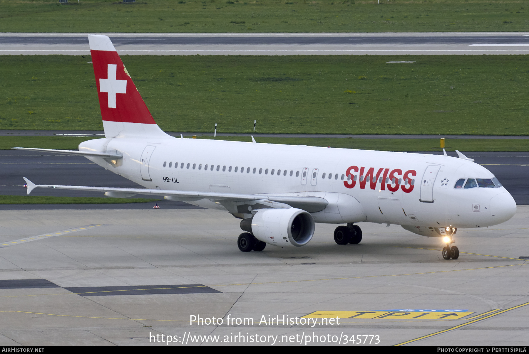 Aircraft Photo of HB-IJL | Airbus A320-214 | Swiss International Air Lines | AirHistory.net #345773