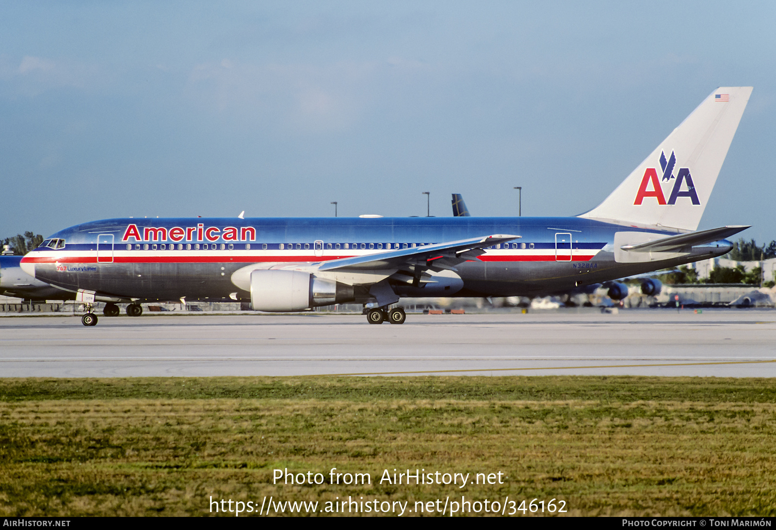 Aircraft Photo of N328AA | Boeing 767-223/ER | American Airlines | AirHistory.net #346162