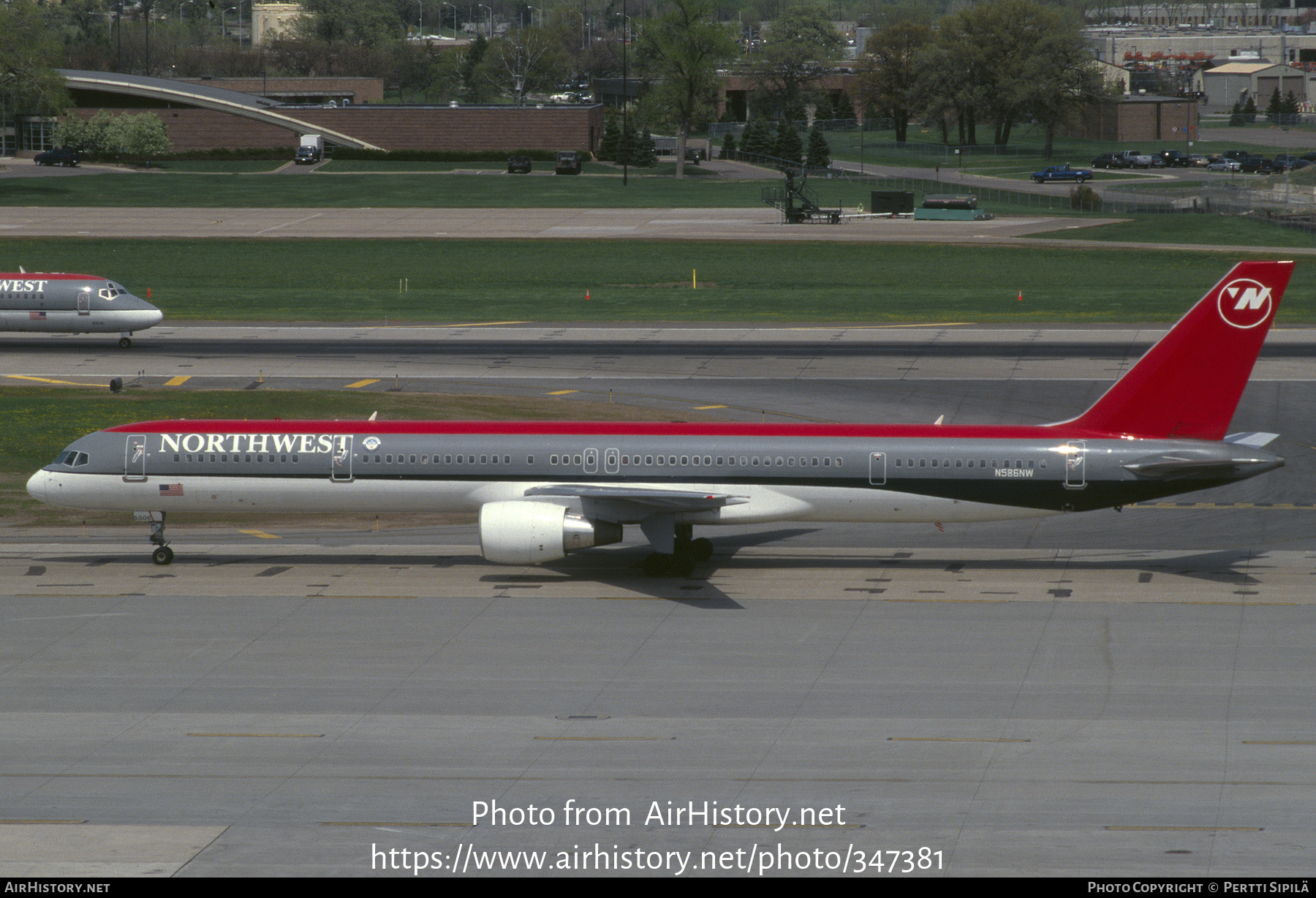 Aircraft Photo of N586NW | Boeing 757-351 | Northwest Airlines | AirHistory.net #347381