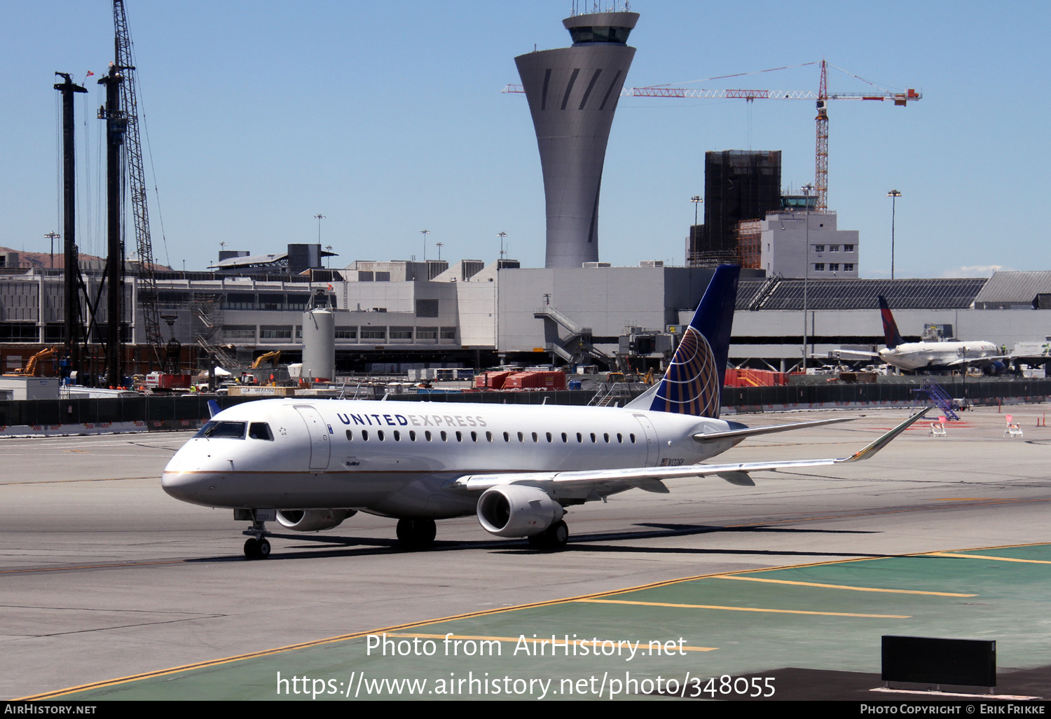 Aircraft Photo of N122SY | Embraer 175LR (ERJ-170-200LR) | United Express | AirHistory.net #348055