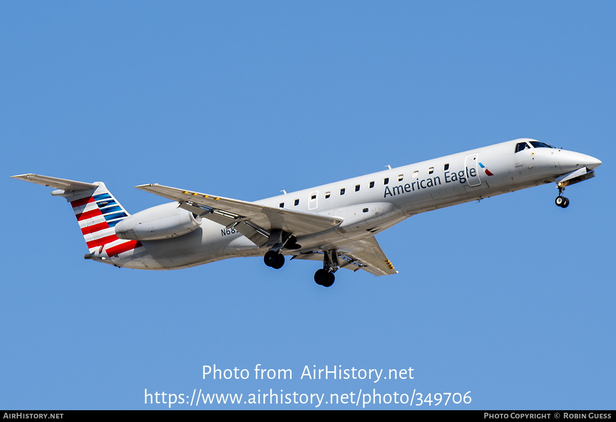 Aircraft Photo of N685AE | Embraer ERJ-145LR (EMB-145LR) | American Eagle | AirHistory.net #349706