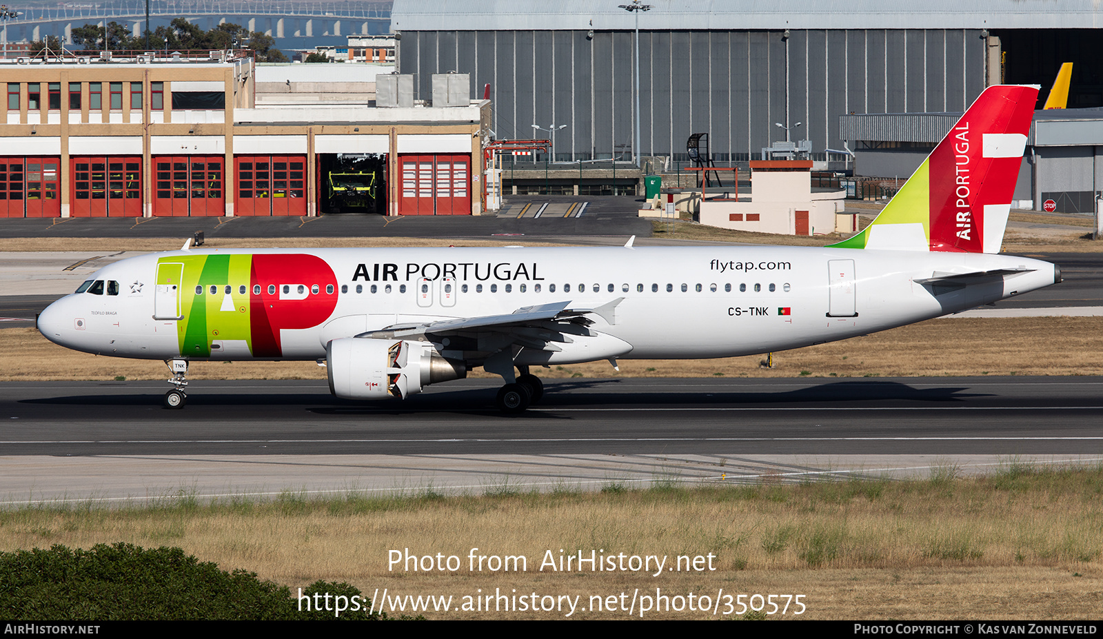 Aircraft Photo of CS-TNK | Airbus A320-214 | TAP Air Portugal | AirHistory.net #350575