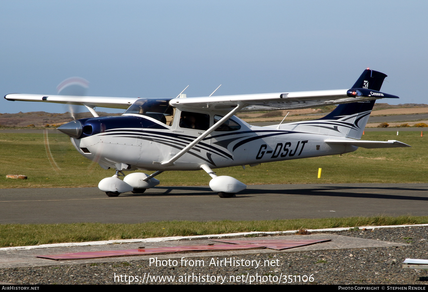 Aircraft Photo of G-DSJT | Cessna 182T Skylane | AirHistory.net #351106