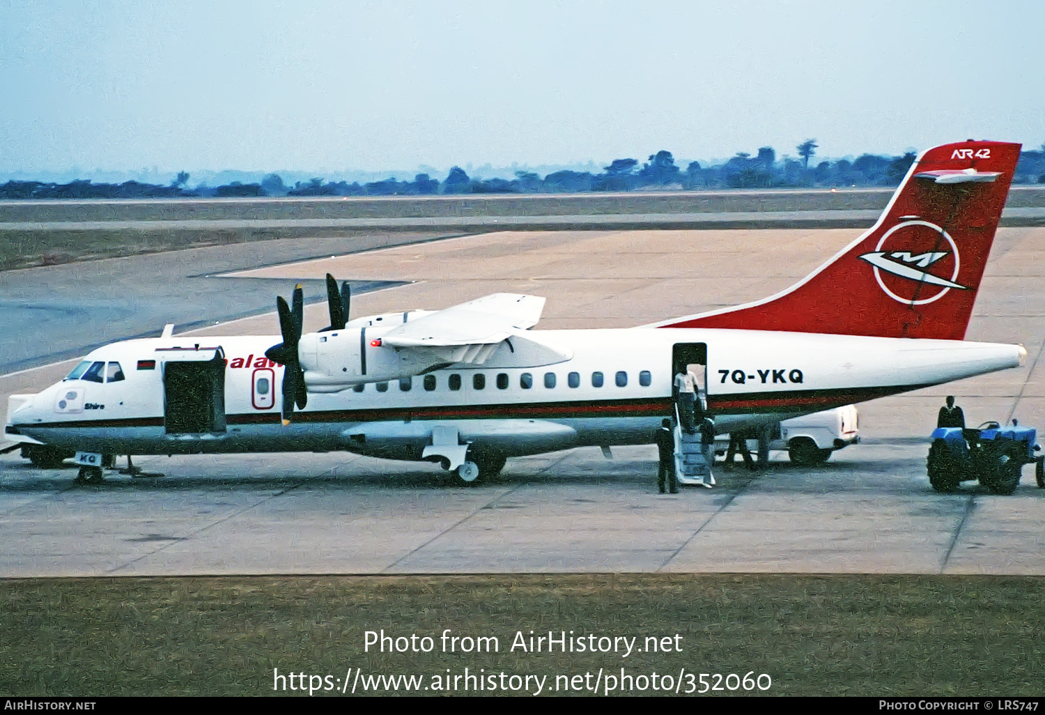 Aircraft Photo of 7Q-YKQ | ATR ATR-42-320 | Air Malawi | AirHistory.net #352060