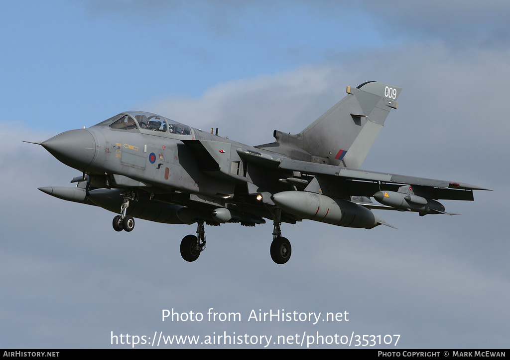 Aircraft Photo of ZA395 | Panavia Tornado GR4 | UK - Air Force | AirHistory.net #353107