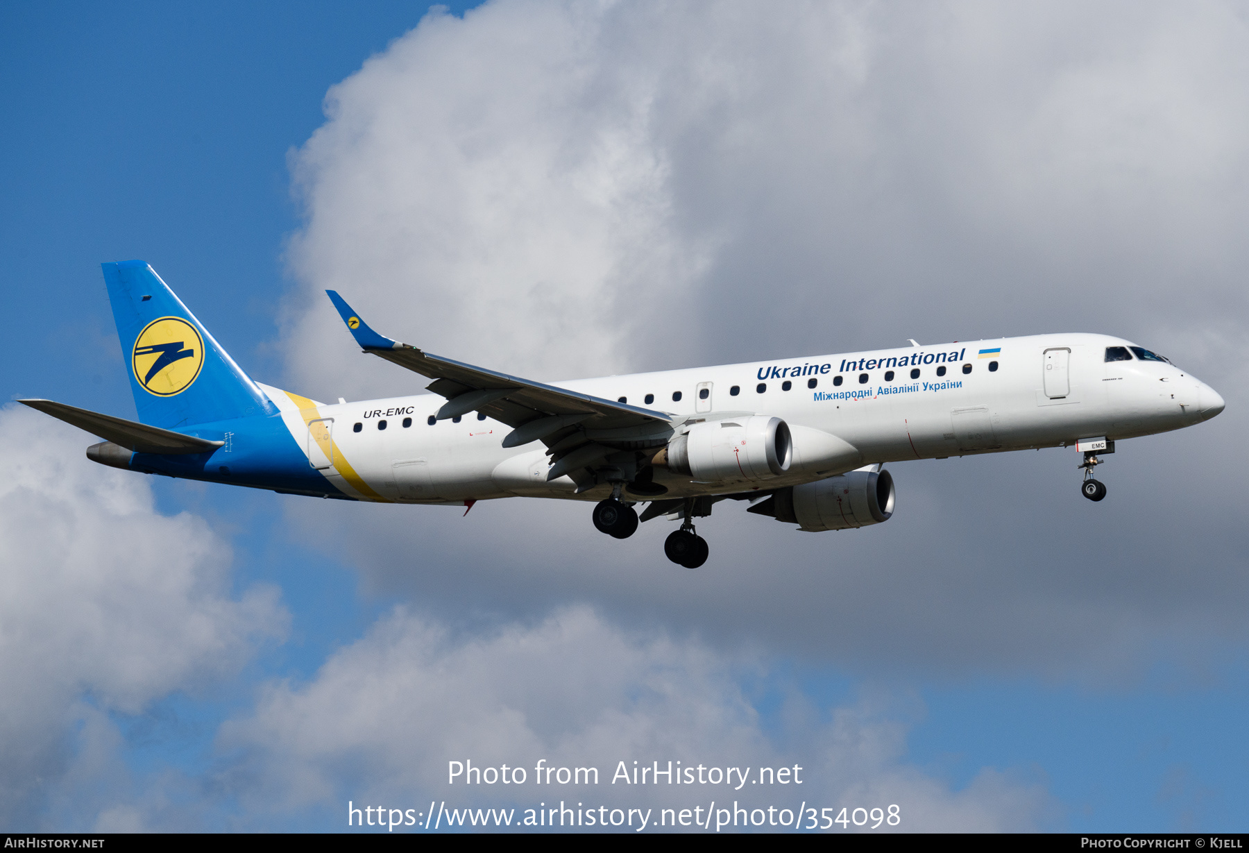 Aircraft Photo of UR-EMC | Embraer 190STD (ERJ-190-100STD) | Ukraine International Airlines | AirHistory.net #354098