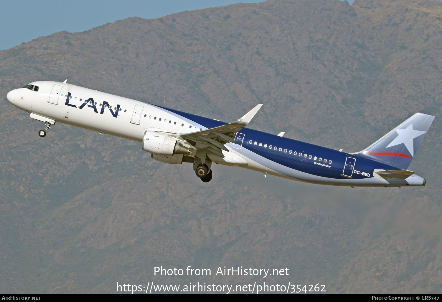 Aircraft Photo of CC-BED | Airbus A321-211 | LAN Airlines - Línea Aérea Nacional | AirHistory.net #354262