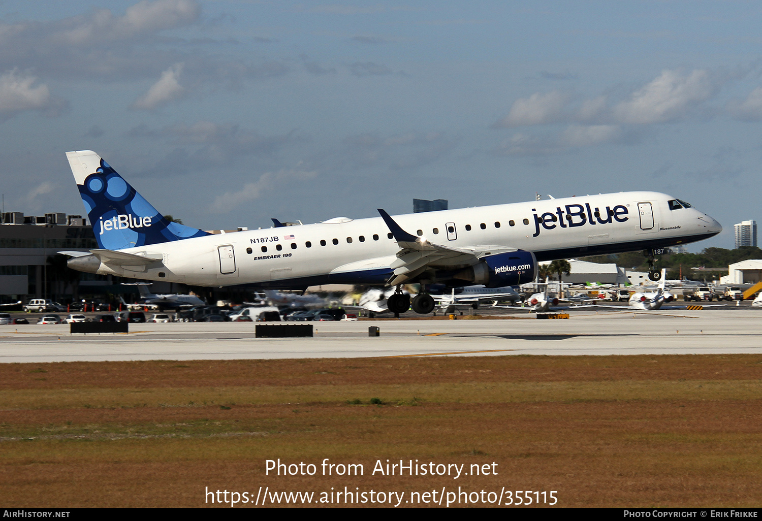 Aircraft Photo of N187JB | Embraer 190AR (ERJ-190-100IGW) | AirHistory.net #355115