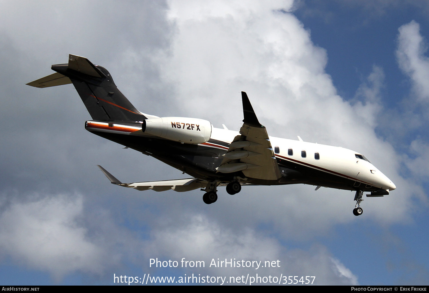 Aircraft Photo of N572FX | Bombardier Challenger 350 (BD-100-1A10) | AirHistory.net #355457