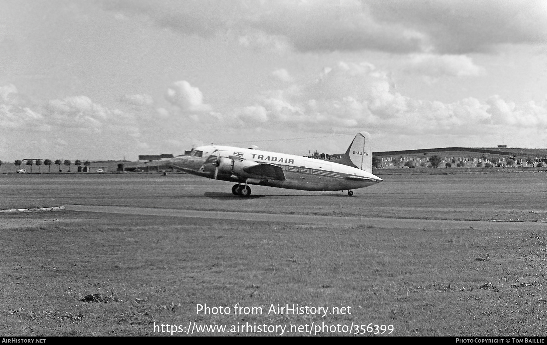 Aircraft Photo of G-AJFR | Vickers 627 Viking 1B | Tradair | AirHistory.net #356399